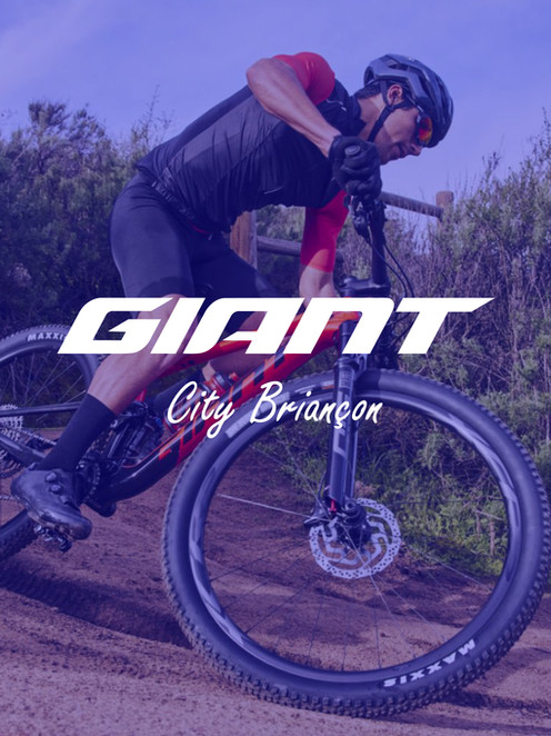 Homme sur un VTT avec le texte GIANT City Briançon